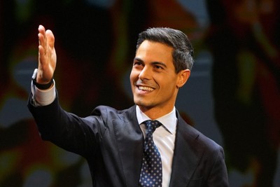 オランダ総選挙 親EUの中道政党が躍進する勢い 極右は議席大幅減