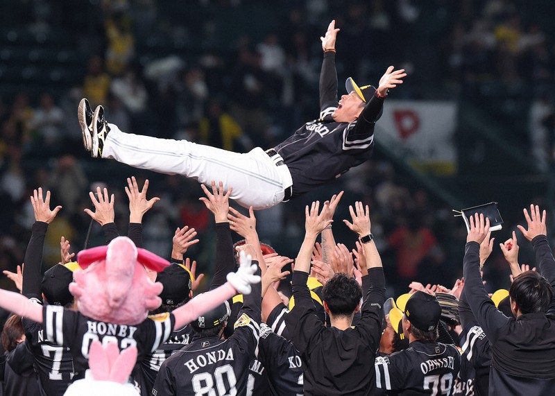 どん底から日本一 ソフトバンク小久保監督「選手に恵まれ幸せです