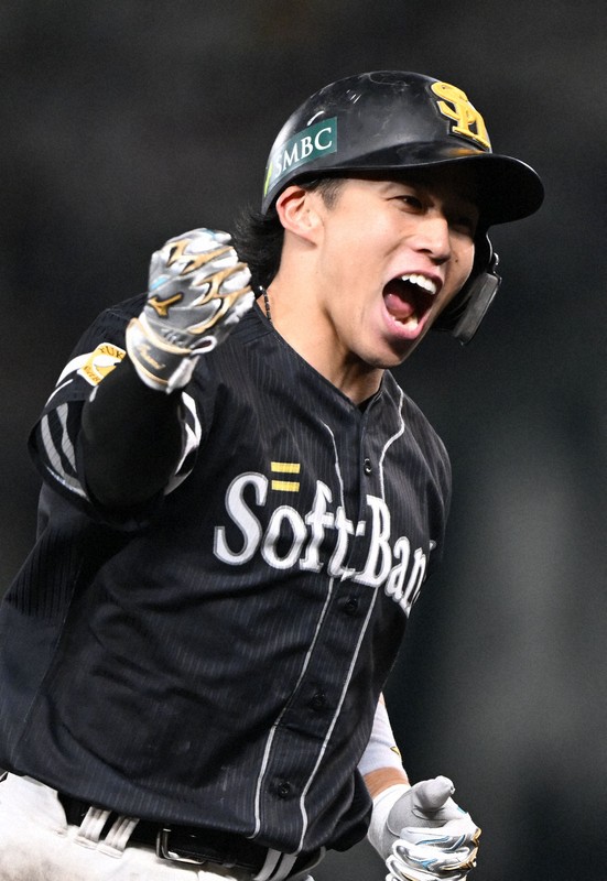 どん底から日本一 ソフトバンク小久保監督「選手に恵まれ幸せです