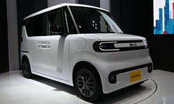 中国の比亜迪（BYD）が「ジャパンモビリティショー」に出品した軽の電気自動車（EV）「RACCO（ラッコ）」＝東京・有明の東京ビッグサイトで2025年10月29日、川口雅浩撮影