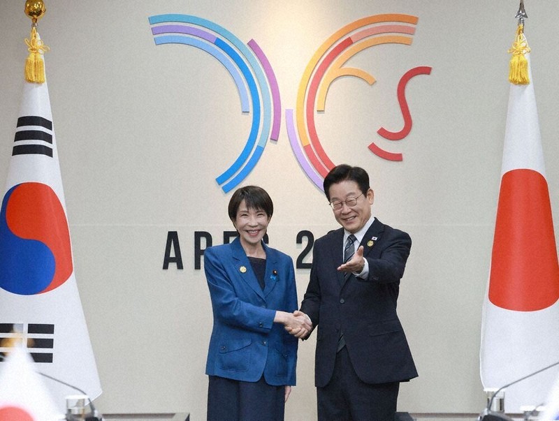 焦点：高市・李氏、「保革」初首脳会談 「未来志向」シャトル推進 安定