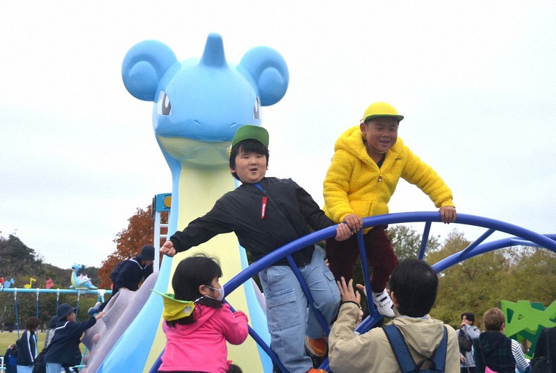 宮城にポケモン公園オープン 全長7メートルのラプラスに子供ら歓喜