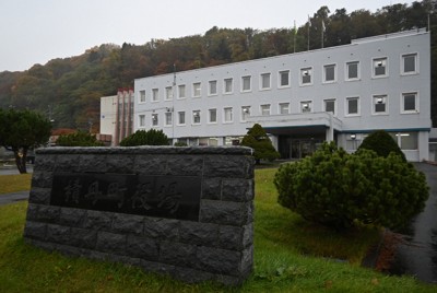 ヒグマ警戒活動、猟友会が出動拒否 町議とのトラブル機に 北海道