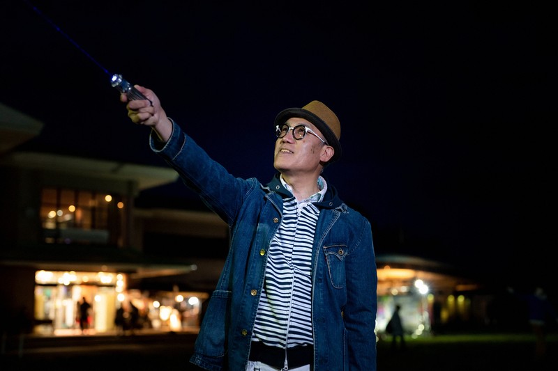 星空見ながら笑ってもええやん フリー解説者「星兄」が人気のワケ