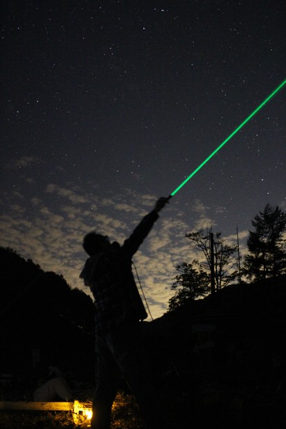 星空見ながら笑ってもええやん フリー解説者「星兄」が人気のワケ