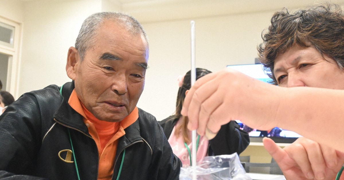スーパーボランティア」尾畠さん、86歳で夜間中学へ 念願の学業 [写真