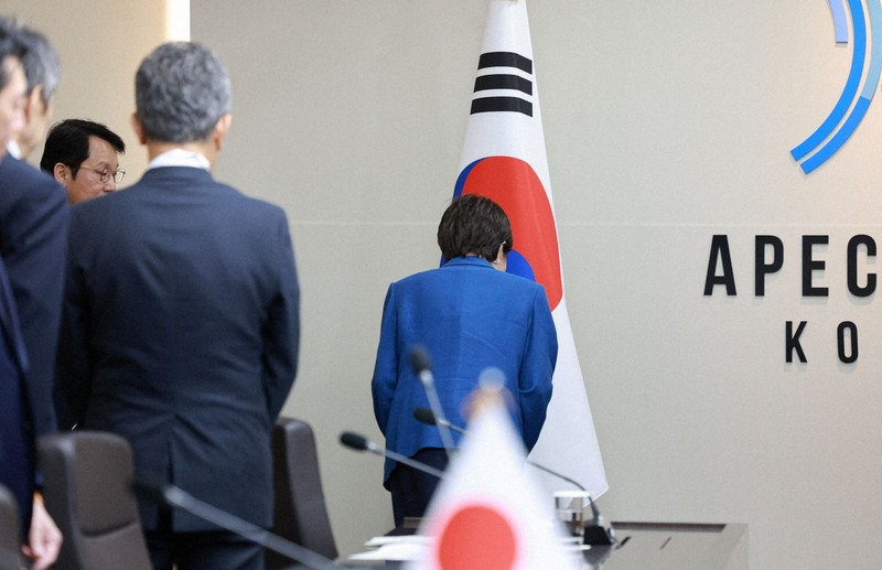 高市首相が日韓首脳会談で太極旗に一礼 「異例だ」韓国で注目集める