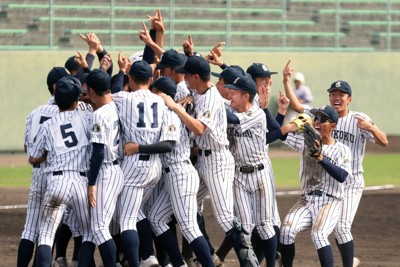 九州国際大付が4年ぶり優勝、長崎日大を破る 秋季高校野球九州 | 毎日新聞