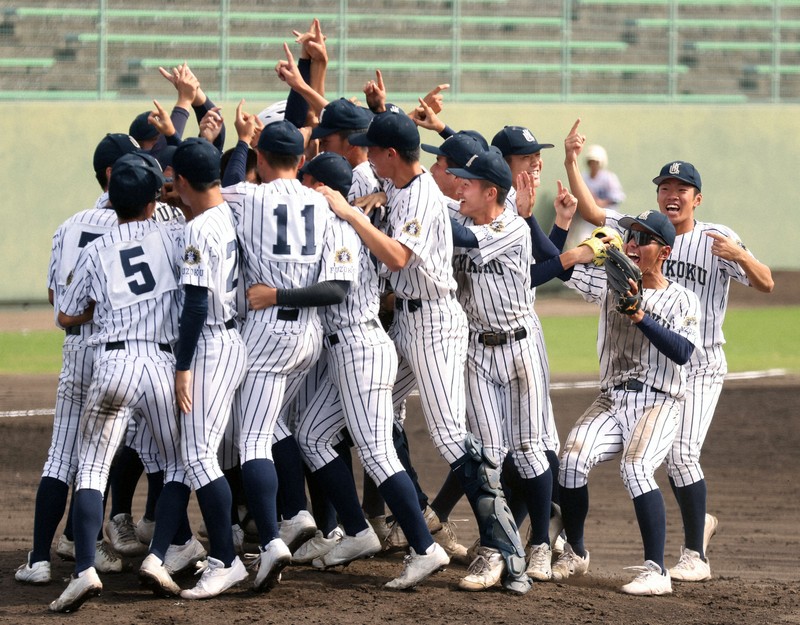 高校野球秋季九州大会 九州国際大付が4年ぶり優勝 [写真特集1/12