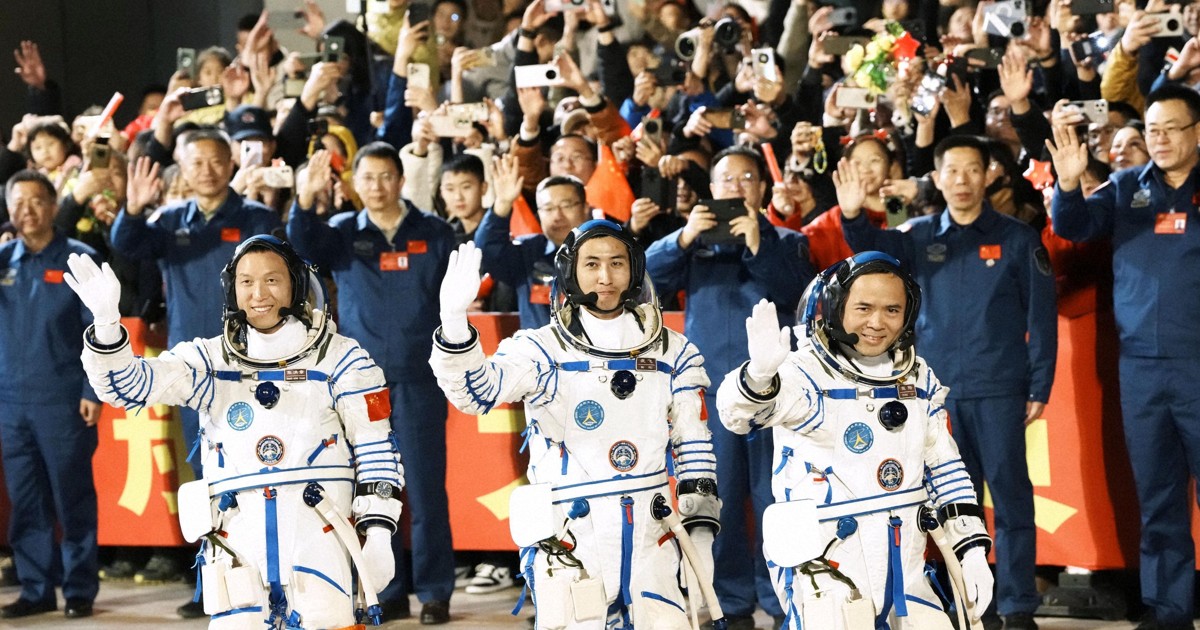 China launches manned spaceship on space station mission