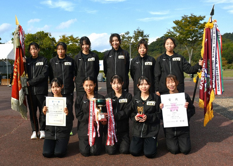 【滋賀】比叡山　13年連続15回目＝滋賀県野洲市北桜の県希望が丘文化公園で2025年11月2日午後2時26分、礒野健一撮影