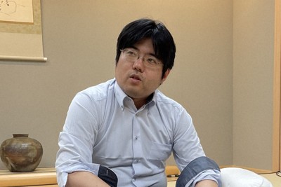 A級順位戦3回戦で勝ち、開幕3連勝となった糸谷哲郎八段＝東京都渋谷区の将棋会館で2025年9月23日、丸山進撮影