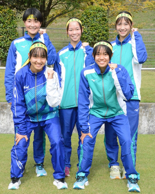 【栃木】宇都宮文星女子　6年連続8回目＝佐野市運動公園陸上競技場で2025年11月2日午前11時39分、池田一生撮影