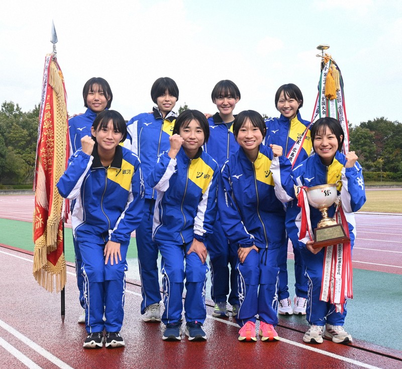 【広島】銀河学院　3年連続3回目＝三次市のみよし運動公園陸上競技場で2025年11月2日午後2時57分、西山夏奈撮影