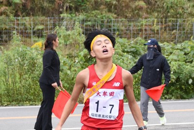 11位でフィニッシュした大牟田の吉田唯人＝福岡県嘉麻市上西郷の嘉穂総合運動公園で2025年11月2日午後2時16分、井土映美撮影