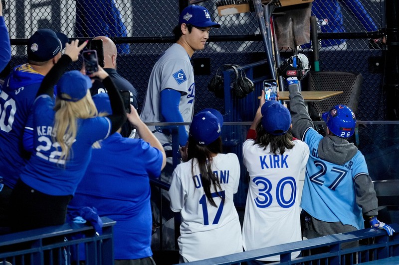 ワールドシリーズ制覇翌日のロサンゼルスタイムズ　ドジャース　大谷翔平　山本由伸 20241031-OYT1I50098-1.jpg?type=ogp