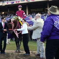 馬主は「ウマ娘」のIT社長 米最高峰レースで日本馬が史上初V [写真特集