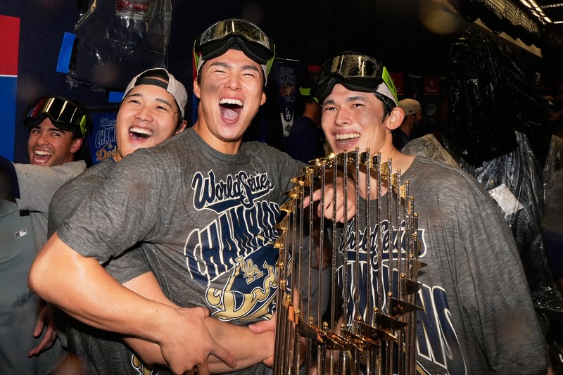 山本由伸投手、試合を締める ドジャースがワールドシリーズ連覇 [写真