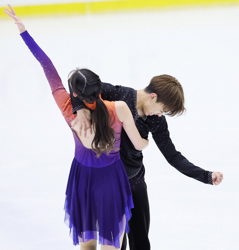 フリーダンスで競う フィギュアスケート・全日本アイスダンス予選会