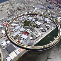大阪・関西万博のシンボルとなった大屋根「リング」＝大阪市此花区で7月、本社ヘリから加古信志撮影