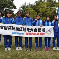 【香川】四学大香川西　2年ぶり6回目＝香川県坂出市で2025年11月2日午後2時45分、佐々木雅彦撮影