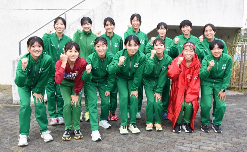 【福岡】筑紫女学園　4年連続30回目＝福岡県嘉麻市上西郷の嘉穂総合運動公園で2025年11月2日午前11時57分、井土映美撮影