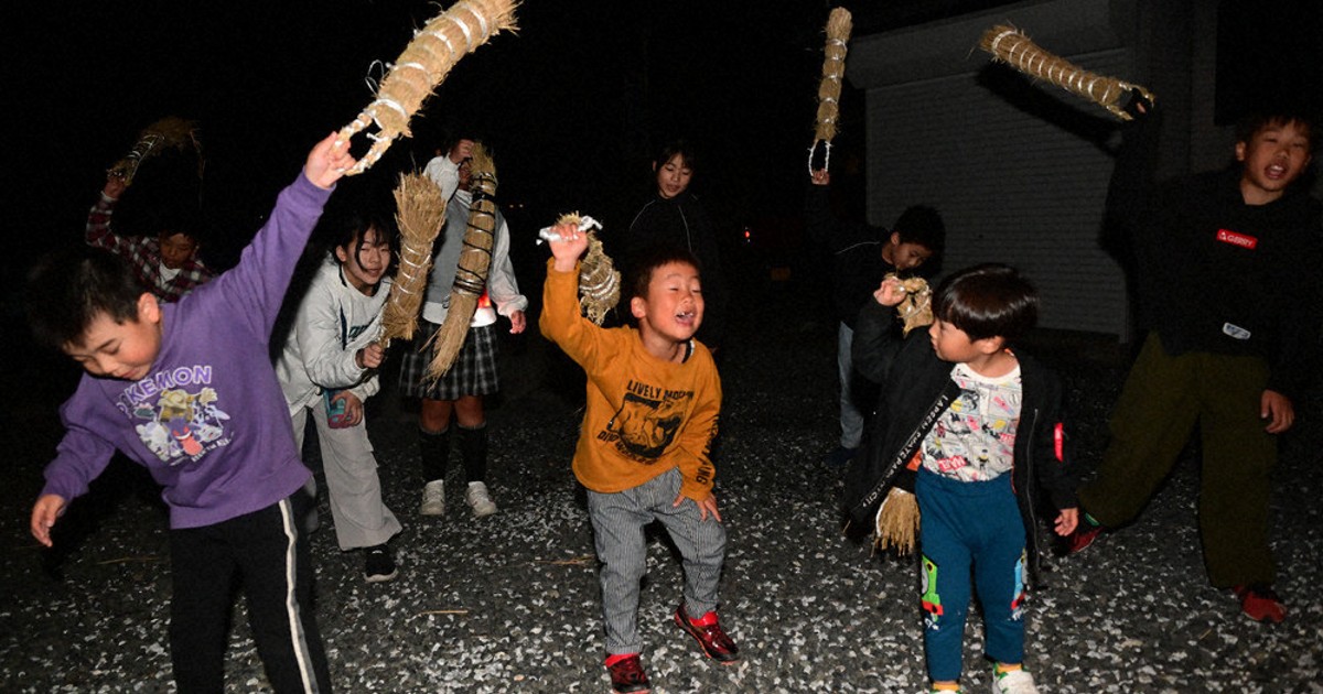 亥の子」今年も家々回る 「わら鉄砲」で地面たたき田の神様に感謝 行橋
