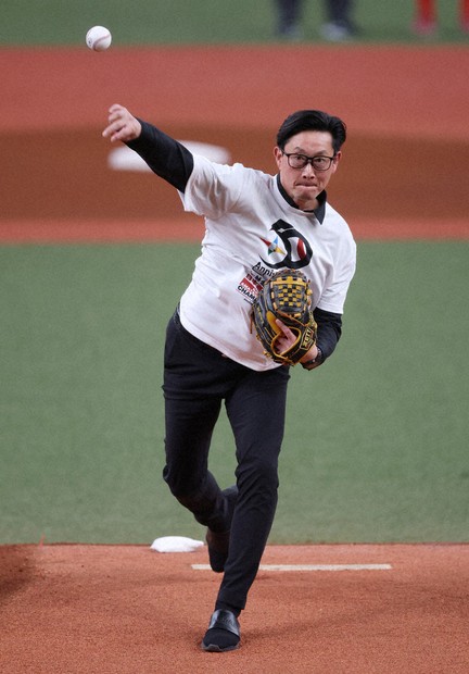 社会人野球日本選手権：レジェンド始球式 緊張感独特、野球愛学ぶ