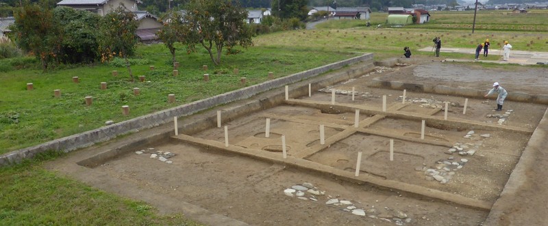 統一新羅 飛天塼 雁鴨池 臨海殿跡 発掘 出土 骨董 古美術 天皇の賜宴の場 飛鳥宮前殿跡の東側に柱建物遺構 全容解明へ一歩