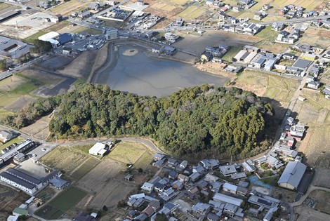 箸墓古墳（大市墓）＝奈良県桜井市で2024年12月24日、本社ヘリから北村隆夫撮影
