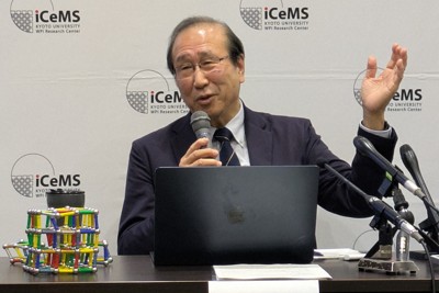 ノーベル化学賞受賞決定から約1カ月のタイミングで報道各社の取材に応じる北川進・京都大特別教授＝京都市左京区で2025年11月5日午後1時32分、太田裕之撮影