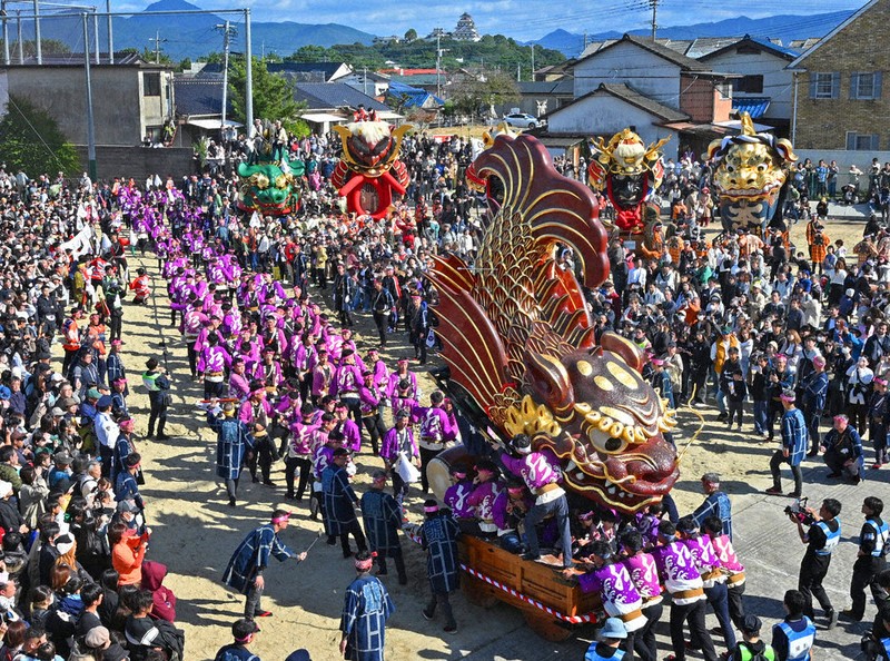 毎小ニュース：文化 佐賀の唐津くんち 曳山を「エンヤ」 | 毎日新聞