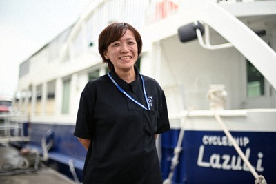 藤井瑠夏さん＝尾道市の尾道駅前桟橋で、佐藤賢二郎撮影
