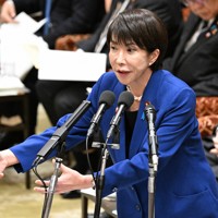 衆院予算委員会で自民党・古川康氏の質問に答弁する高市早苗首相＝国会内で2025年11月7日午前10時4分、平田明浩撮影