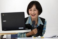 Keiko Sugiura gives an online talk on Oct. 9, 2025, about her father's experiences in the atomic bombing of Hiroshima, in Hatsukaichi, Hiroshima Prefecture. (Mainichi/Kenjiro Sato)