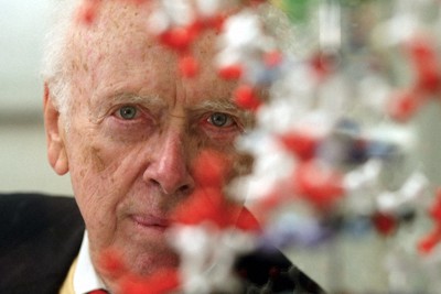 2004年10月にベルリンで撮影に応じたジェームズ・ワトソン氏＝AP