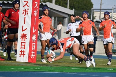 【中部大春日丘66ー12同朋】前半7分、先制トライを決める中部大春日丘の池山＝愛知県春日井市の朝宮公園陸上競技場で2025年11月8日午後2時42分、荒木映美撮影