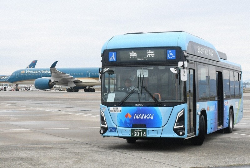 関空に電気バス導入 万博来場者輸送使用の4台 ／大阪 | 毎日新聞