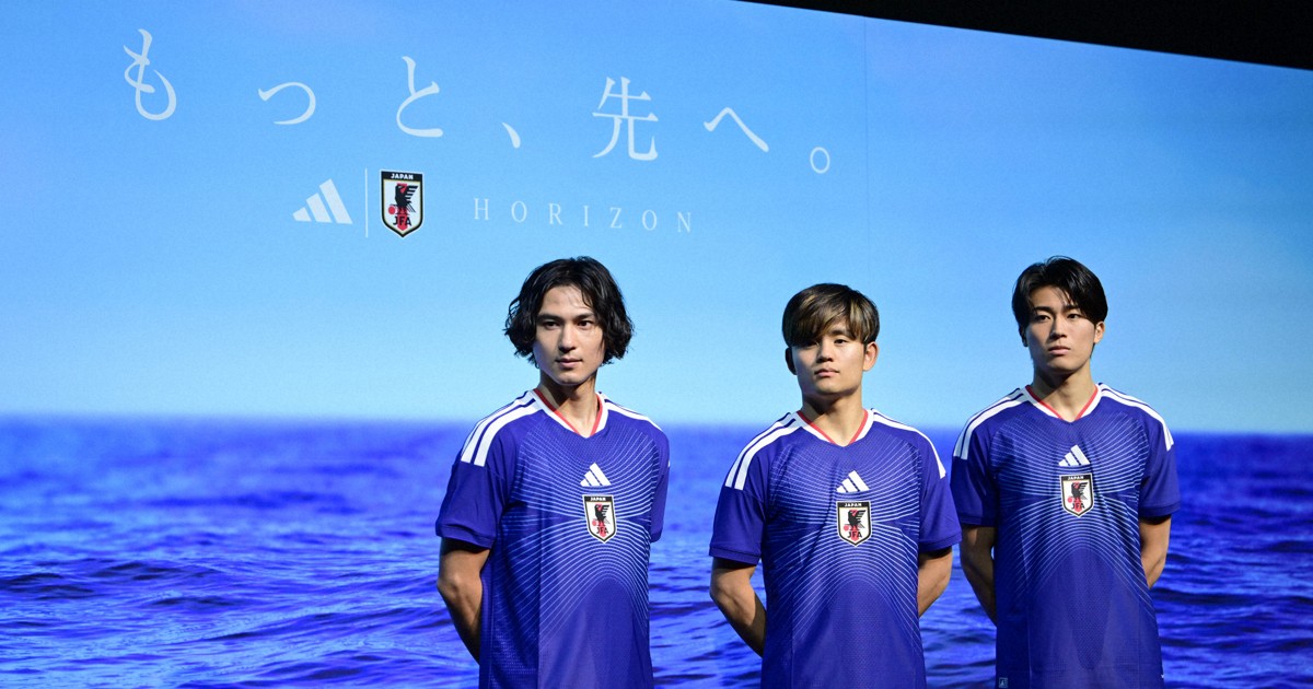 サッカー日本代表 新ユニホーム披露 [写真特集1/10] | 毎日新聞