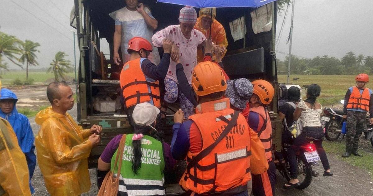 Typhoon Fung-wong blows away from the Philippines, leaving 2 dead and 1.4 million displaced