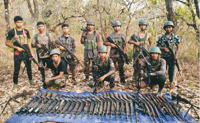 23歳の「Z世代」司令官、なぜ武器を取ったのか? ミャンマー内戦 [写真