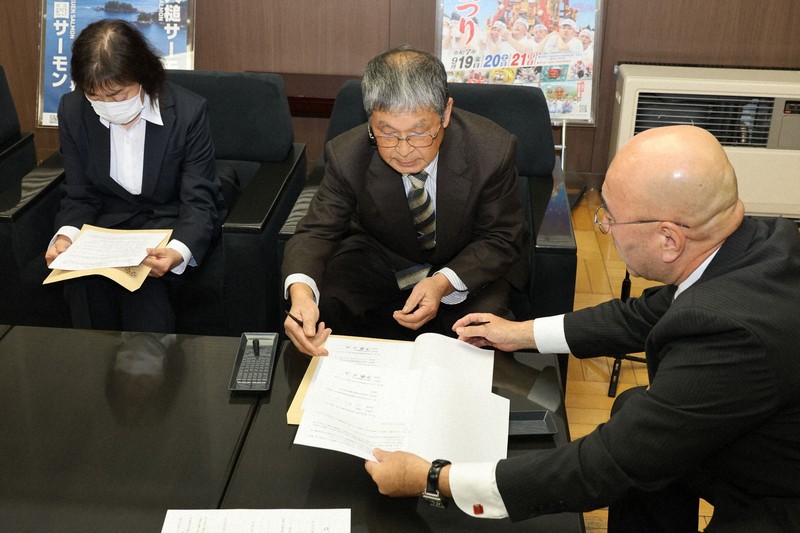 震災犠牲職員の石碑、町と遺族が建立に合意 町の対応不備明記 岩手