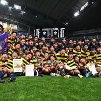 【南北海道】3大会ぶり2回目の花園出場を決めた立命館慶祥の選手たち＝大和ハウスプレミストドームで2025年9月28日、宮間俊樹撮影