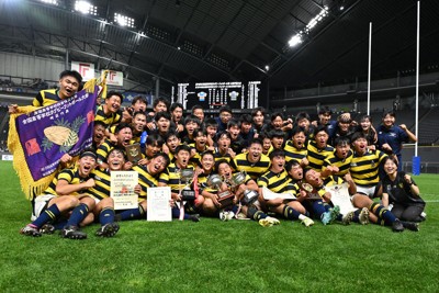 【南北海道】3大会ぶり2回目の花園出場を決めた立命館慶祥の選手たち＝大和ハウスプレミストドームで2025年9月28日、宮間俊樹撮影