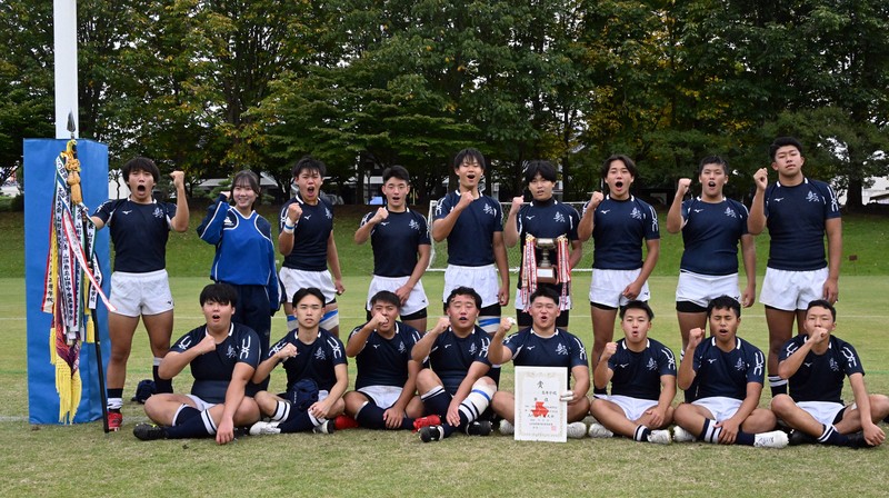 【山形】3大会連続31回目の花園出場を決めた山形中央の選手たち＝山形県天童市で2025年10月19日、竹内幹撮影