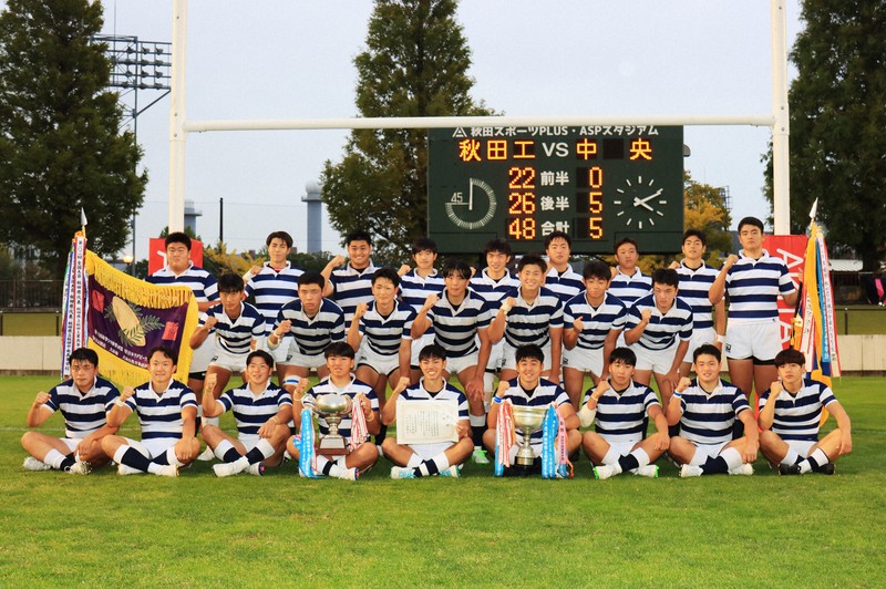 【秋田】6大会連続73回目の花園出場を決めた秋田工の選手たち＝秋田市の秋田スポーツプラス・ASPスタジアムで2025年10月26日、本紙特約・中村真一郎撮影