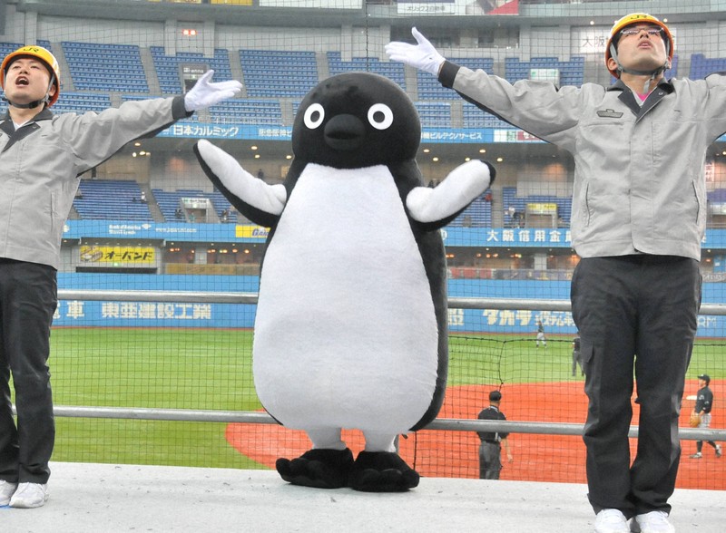 Suicaペンギンが26年度末「卒業」 誕生25周年で新キャラに [写真特集1