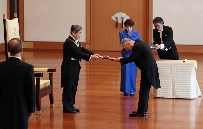 秋の叙勲！【天皇陛下と叙勲受章者　写真多し　定価９８０００円　２０７ページ】歴史 秋の叙勲 大綬章親授式 [写真特集2/24] | 毎日新聞