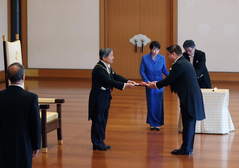 勲一等旭日大綬章授賞記念の白銅の壺 ご受章ガイド | 東京叙勲