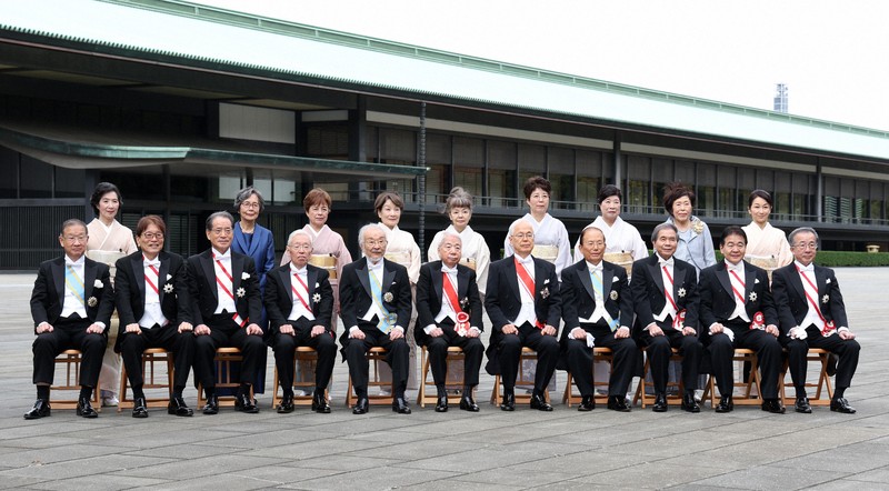 秋の叙勲 大綬章親授式 [写真特集1/24] | 毎日新聞